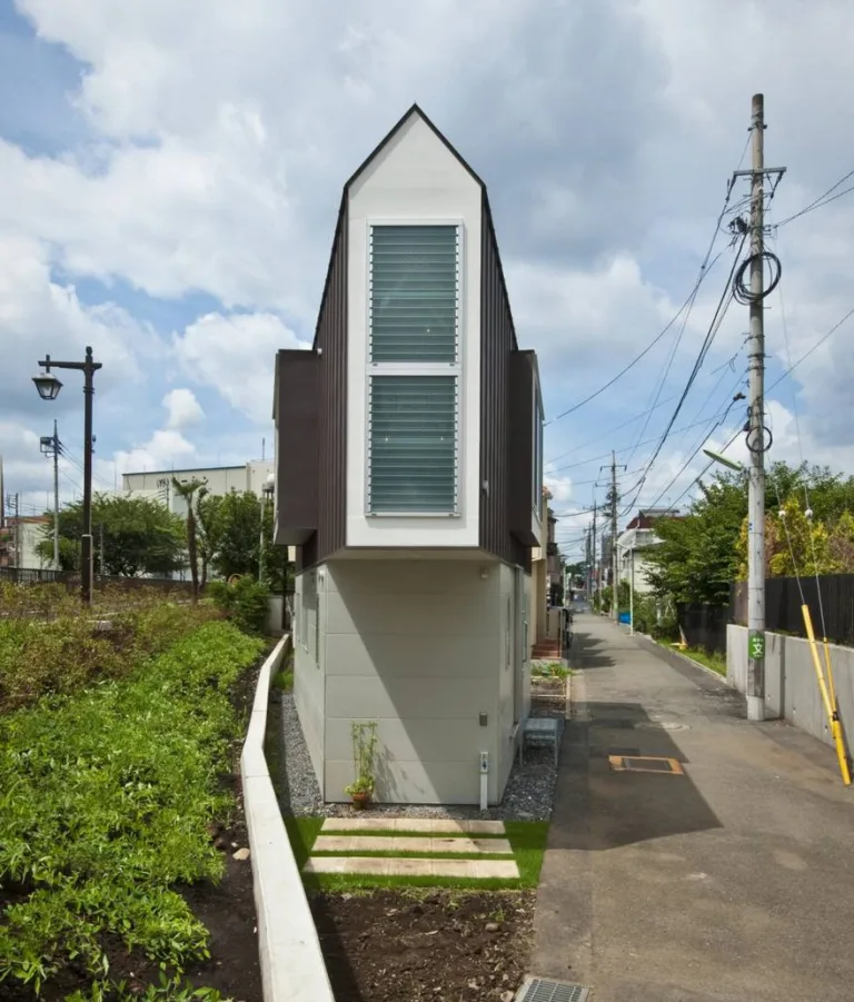 This Narrow House In Japan Only Looks Tiny Until You Look Inside