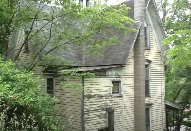 Man tours abandoned grandma’s home and finds mysterious room he can’t ignore