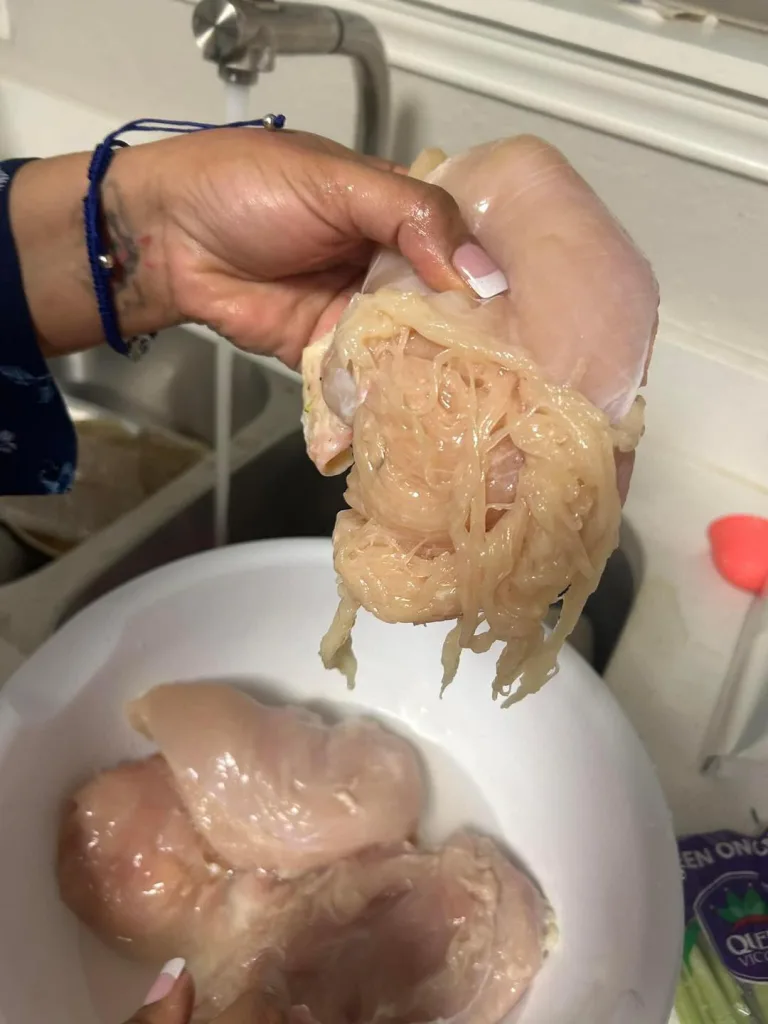 The Inspiring Transformation of WOMAN SHARED A PICTURE OF THE CHICKEN BREAST, WHICH WAS “SPAGETTIFIED”