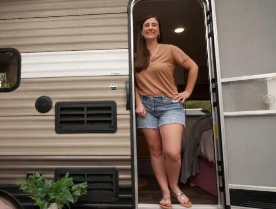 I love everything about it:’ 38-year-old only spends $300 a month to live in a 160 sq.