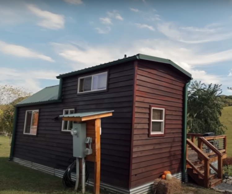 Wow! Tiny House with Amazing Rooftop Terrace – would you live here?