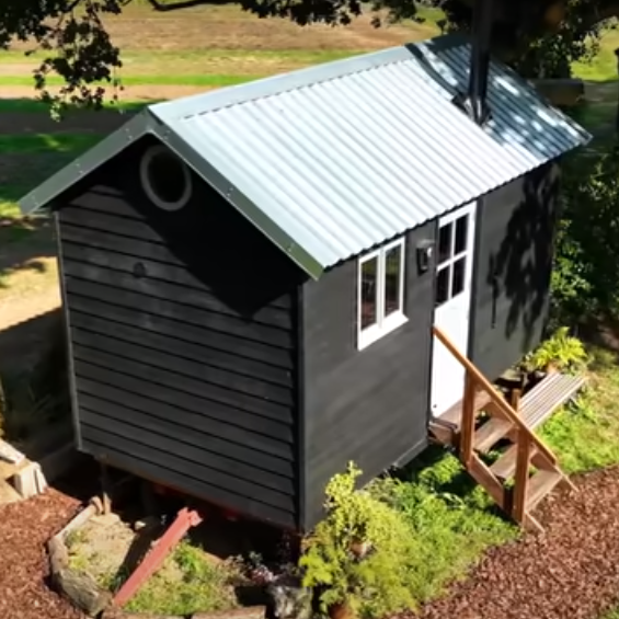 21 Year Old’s Ingenious £5,000 Tiny Home!