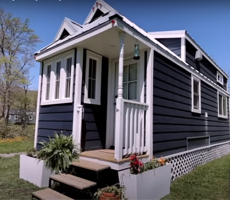 Solo Woman’s Tiny House journey led by her Faith & Financial wisdom