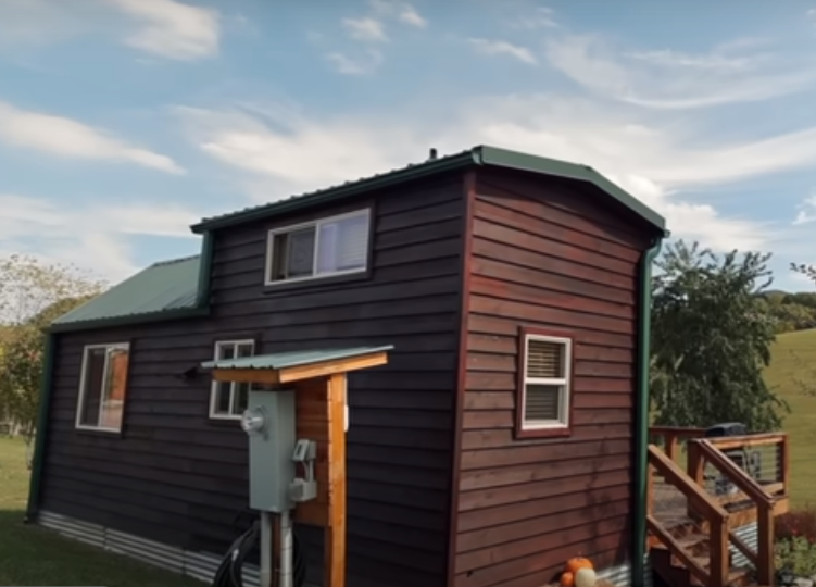 Wow! Tiny House with Amazing Rooftop Terrace