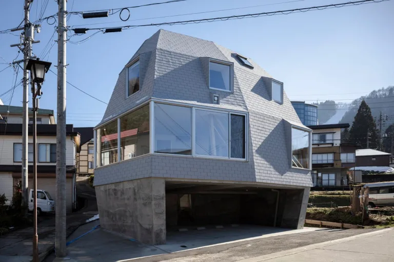 Gondola House Depicts Japanese Architecture With Modern Amenities and Spectacular Views