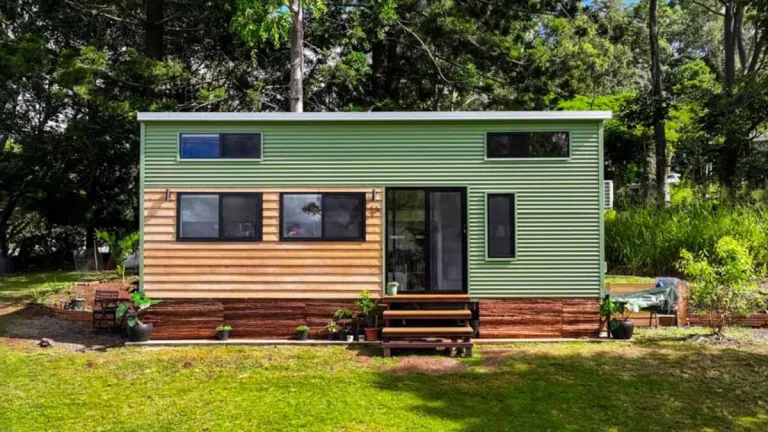 Mother Builds Tiny House in Countryside After Losing Apartment in Brisbane