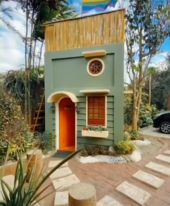 2-Story Tiny House with Cute Design, Lovely Rooftop Is A Total Inspiration