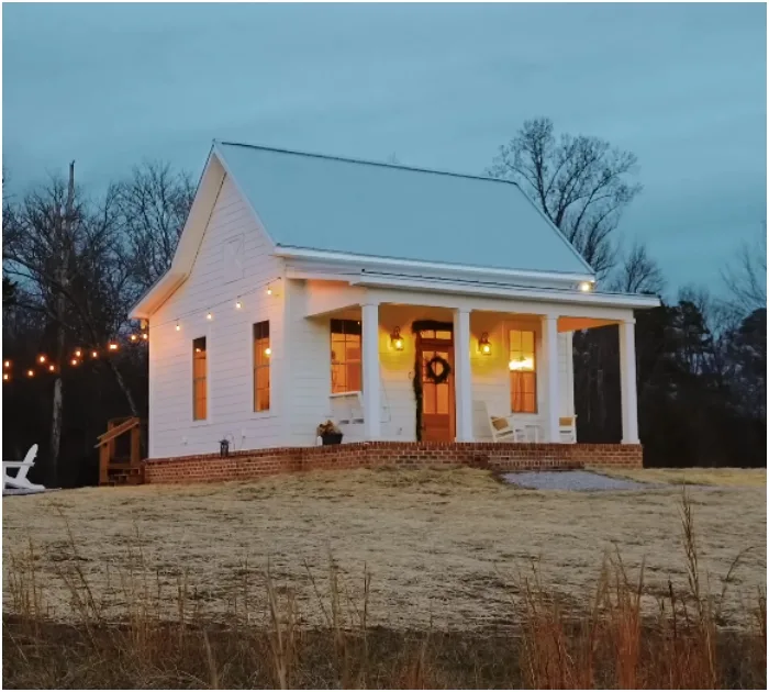 Man gives tour of incredible 484-sq-foot tiny house that ‘maximizes’ every inch of space