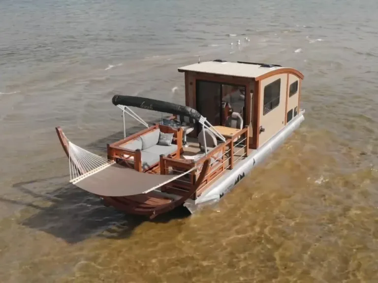 Man gives tour of his hand-crafted cedar “transforming” cabin that floats on the water