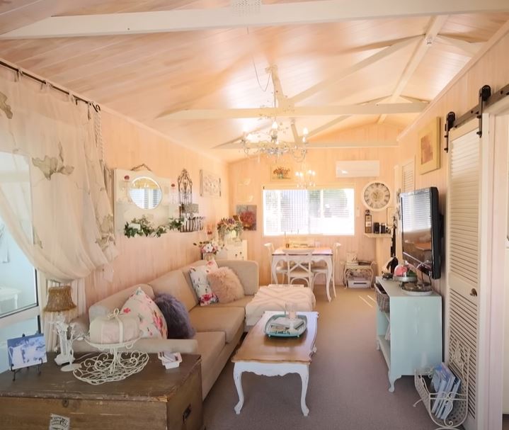 Woman transforms old garage into a gorgeous home fit for a queen