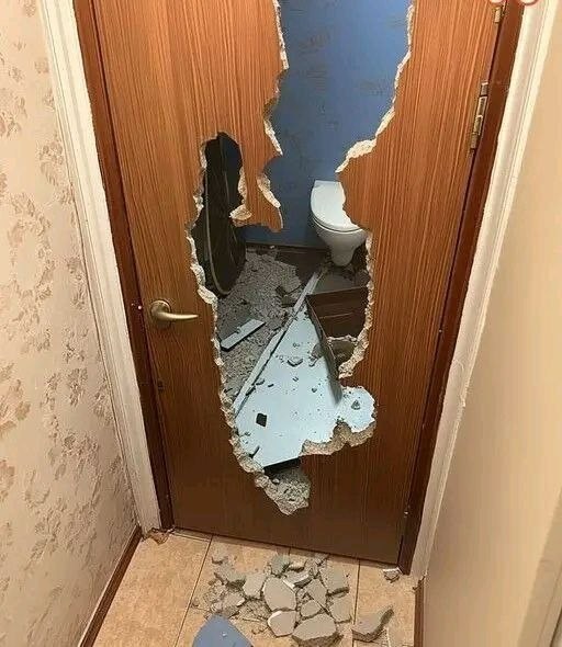 I CAME HOME TO A DESTROYED BATHROOM DOOR – WHEN I FOUND OUT WHAT HAPPENED, I FILED FOR DIVORCEI