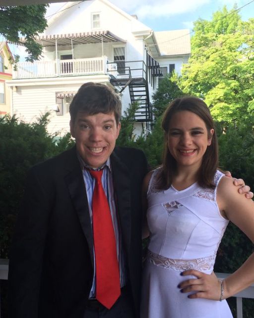 I SAID YES TO PROM AS A FAVOR—BUT HE TURNED OUT TO BE THE ONE WHO SAVED ME