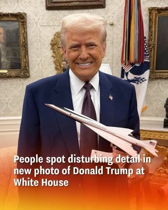 Observers have identified a troubling detail in a newly released photo of Donald Trump at the White House.